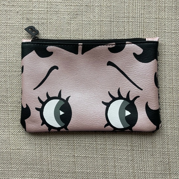 ipsy Handbags - NWOT Ipsy Betty Boop Make Up Bag, sequins on the back, zippered